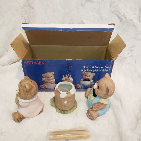 Salt & Pepper Shakers - Picture 6 of 11